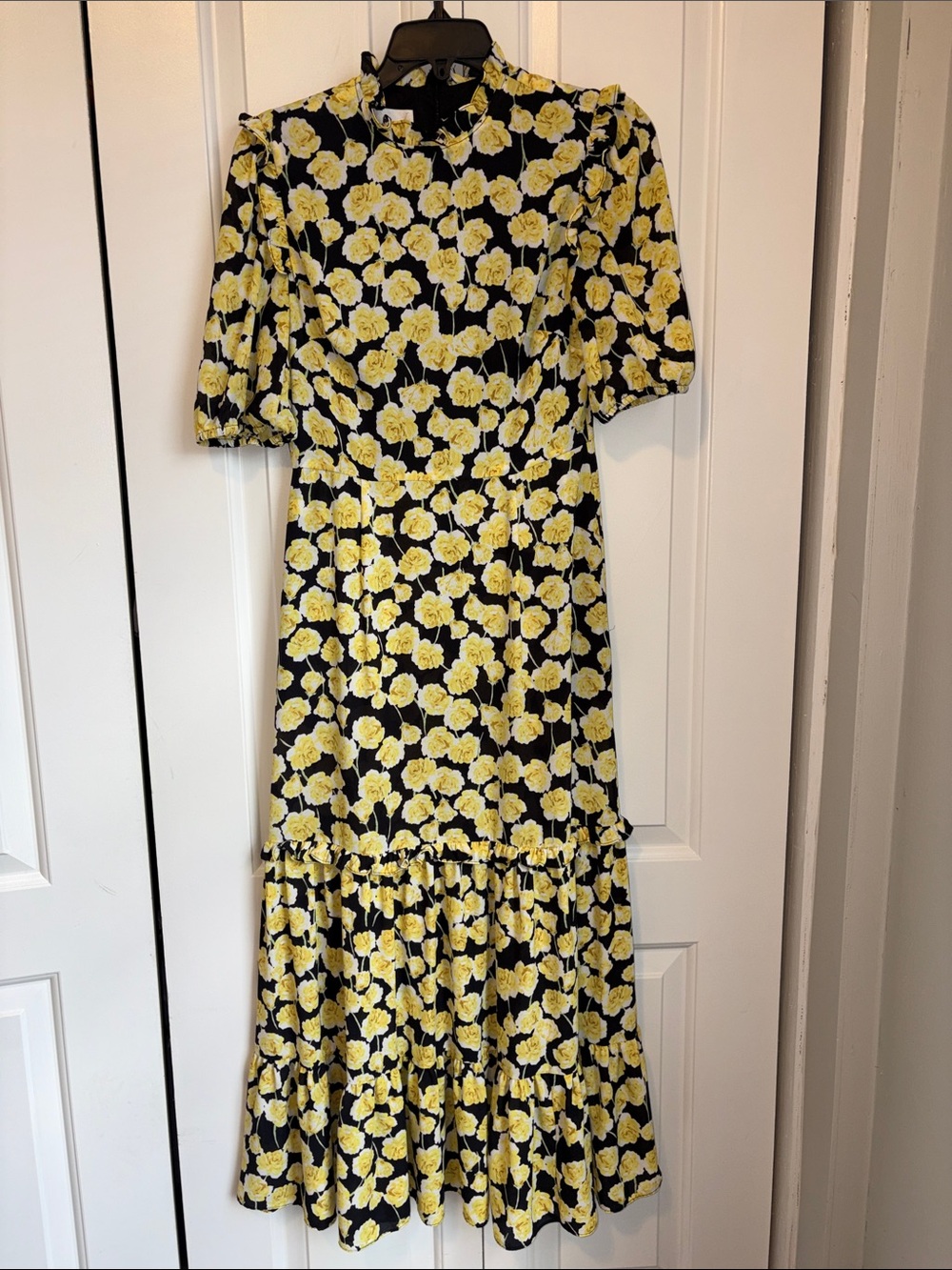 Like New Donna Morgan black and yellow floral short sleeve maxi dress size 0